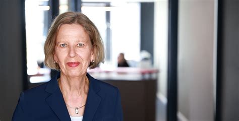 Claudia Stenzel .